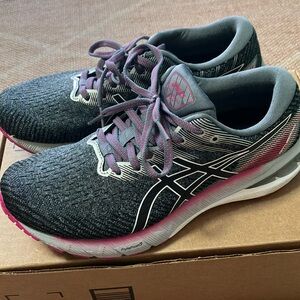 Asics Women’s GT-2000 10, Gray Running Shoes, Size 7.5